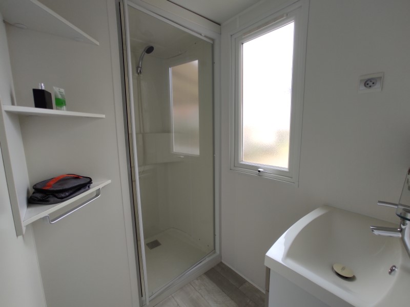 salle de bain mobil-home en location