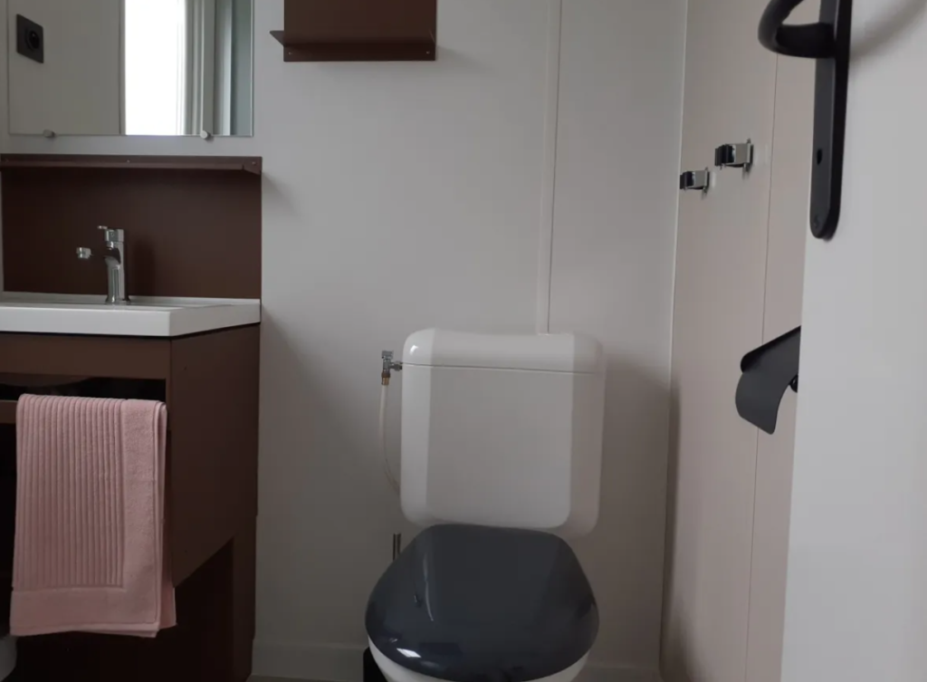 salle de bain et wc mobil-home